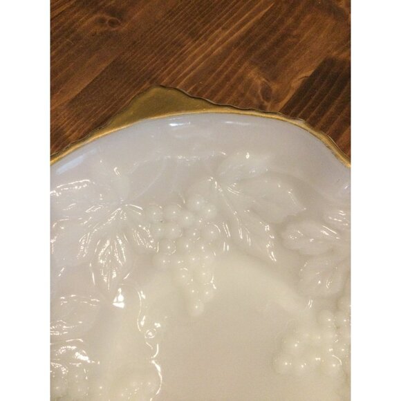 Anchor Hocking milk glass serving bowl fruit grapes white gold trim pedestal - Picture 5 of 11